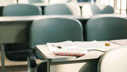 [上观新闻]国考报名143.7万人过审，报名人数连续12年破百万