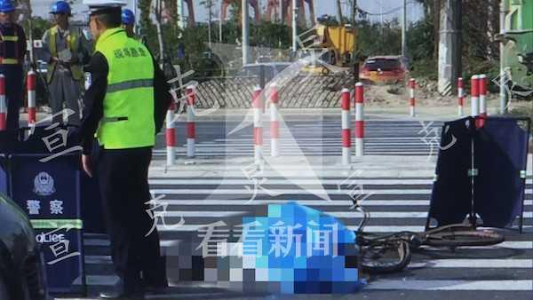 「看看新闻」大型车碾压自行车 骑车男子不幸身亡
