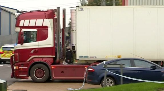 【中国之声】过失杀人、串谋贩运人口......英“死亡货车”驾驶员受到指控