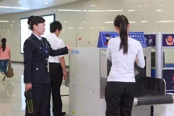 [南方都市报]安检或互认！新规要求地铁换乘火车飞机减少重复安检提升服务水平