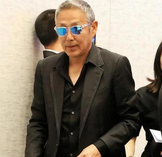 「光明网」同样是64岁，周润发陈道明都变老，唯独他还是30岁模样