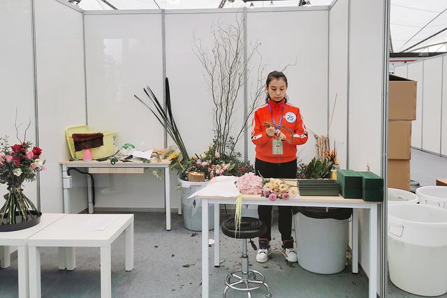 新京报：残疾人职业技能国赛上的“鲜花少女”