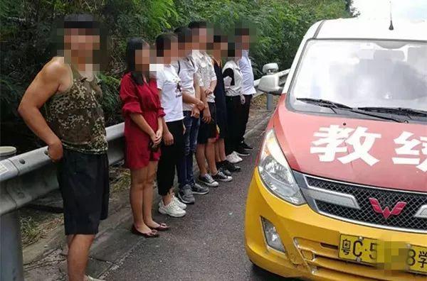 环球网：大胆教练让女学员在高速公路练科目三！交警拦他竟不停车