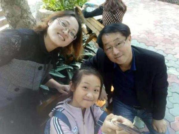 光明网：男童高烧昏迷母亲光脚拦车，女司机一家“飞车”相助