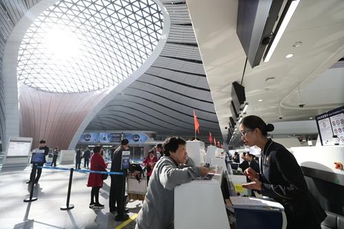 [中国日报网]冬春航季来临 多条航线转场大兴机场起降