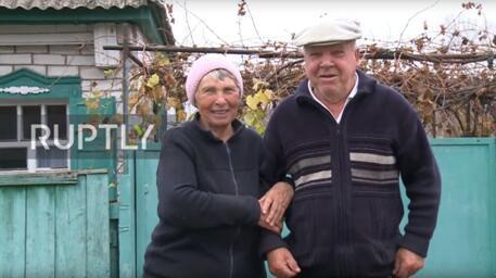 光明网：乌克兰老夫妇用百年历史LV箱子装玉米，俄媒：“奢侈的乡村生活”