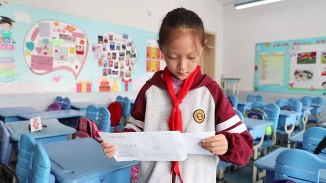 中国侨网@酸了！小学生收到外交部回信，还有“外交天团”签名