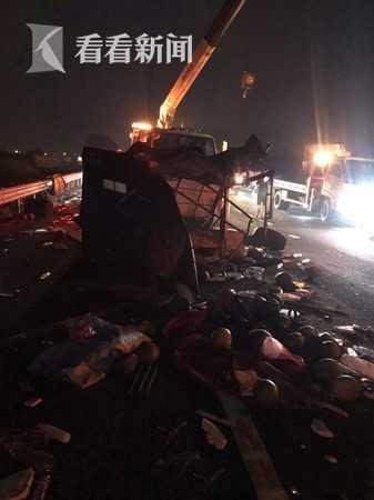 「中国经济网」追撞货车致女童遭碾面临截肢 宝马车主弃车逃逸