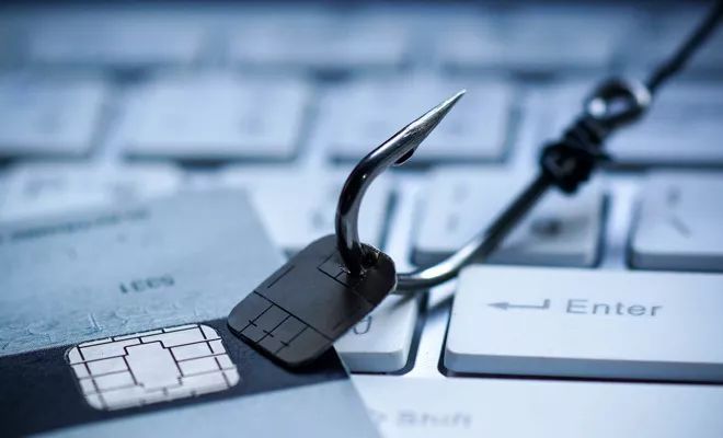 【21世纪经济报道】2台电脑、1个软件，3名少年偷取24万条购物信息进行诈骗！被判刑了！