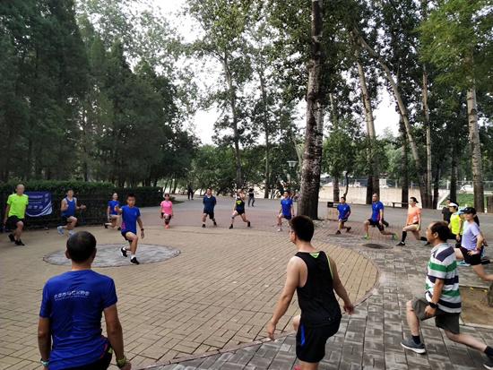 #中青在线#我身边的15分钟运动圈