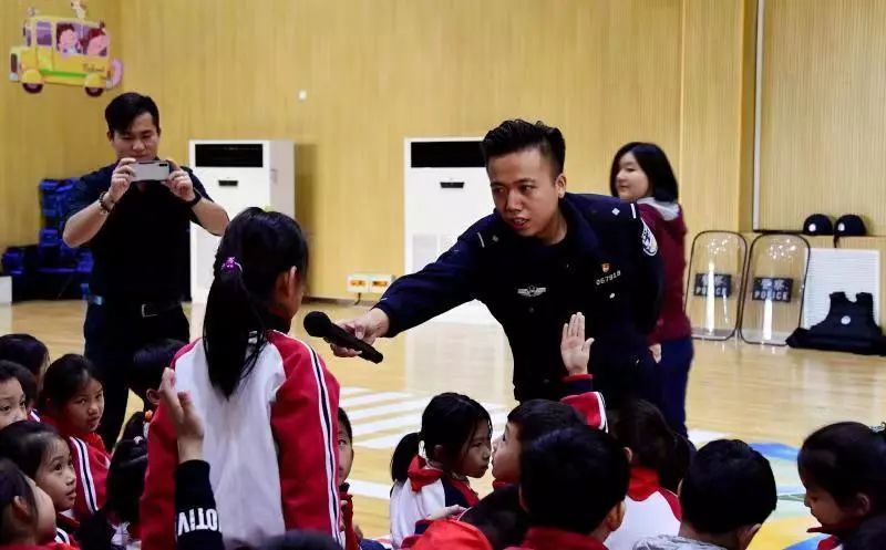 平安北京@摸摸它，不咬人~