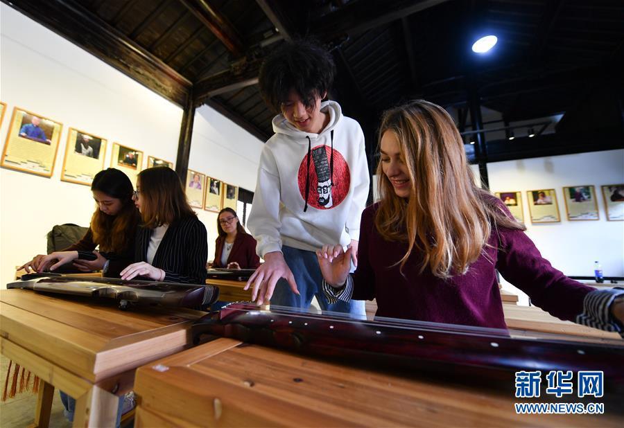 「新华网」一位俄罗斯姑娘的中国情缘