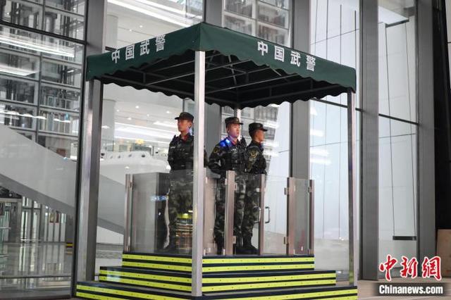 「中国新闻网」北京大兴国际机场里，那一抹最亲切的橄榄绿