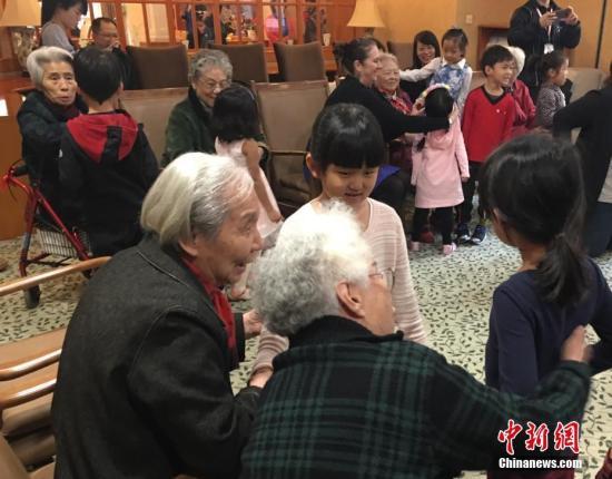[中国新闻网]建立完善老年健康服务体系 八部门发文提三项量化指标
