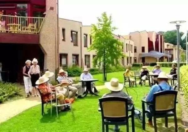 [光明网]世界上最伟大的骗局：152名老人被骗8年，却觉得无比快乐