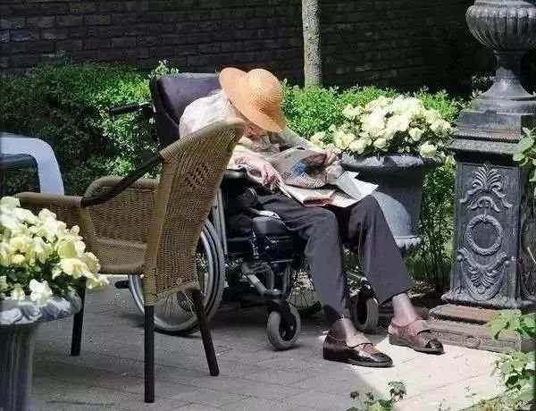[光明网]世界上最伟大的骗局：152名老人被骗8年，却觉得无比快乐