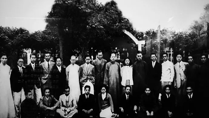 「上观新闻」复旦新闻学院90华诞，是谁创办了复旦新闻系？