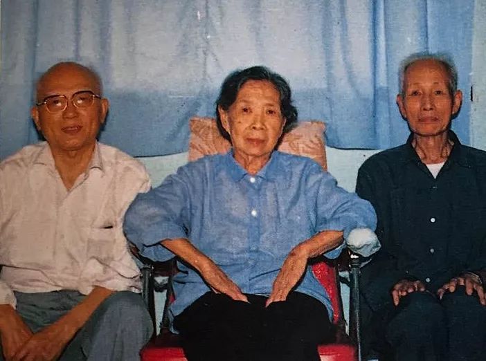 「上观新闻」复旦新闻学院90华诞，是谁创办了复旦新闻系？
