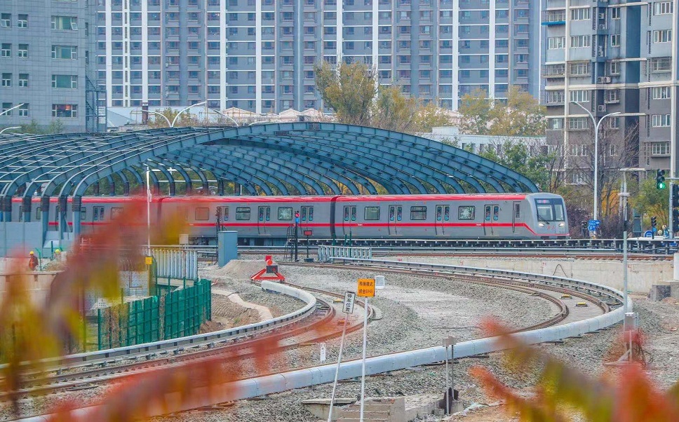 「北京日报客户端」3000人192小时争分夺秒施工，明天首车起八通线恢复运