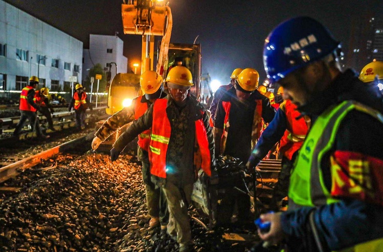 「北京日报客户端」3000人192小时争分夺秒施工，明天首车起八通线恢复运