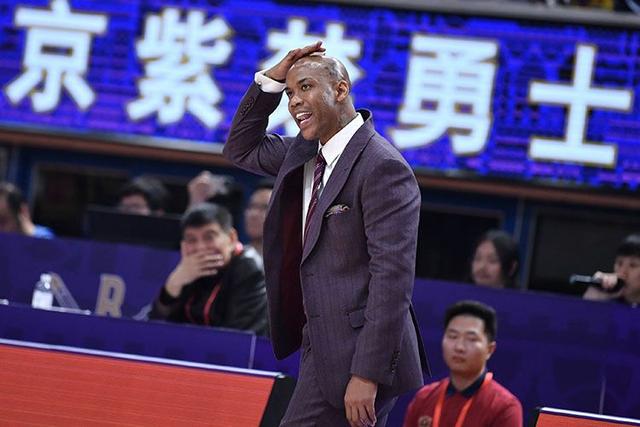 【新京报】马布里获执教CBA首胜 北控男篮新赛季开门红