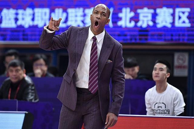 【新京报】马布里获执教CBA首胜 北控男篮新赛季开门红