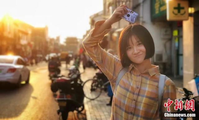 「环球网」保研北大的00后“网红女学霸”，她的笔记你看过吗？