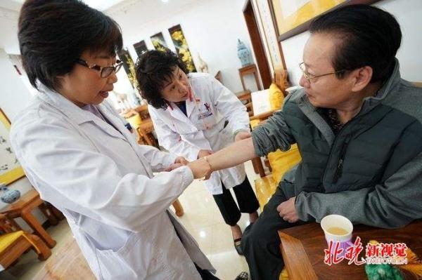 [光明网]七成左右的中成药是西医开的！西医限开中药后，是对中医负责