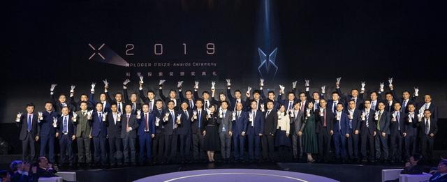 【环球网】2019“科学探索奖”颁奖典礼举行 50位获奖青年科学家集体亮相