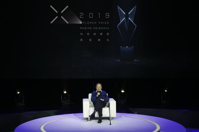 【环球网】2019“科学探索奖”颁奖典礼举行 50位获奖青年科学家集体亮相