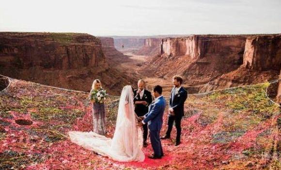 光明网■史上最疯狂的婚礼，夫妻俩在122米的高空举办空中婚礼