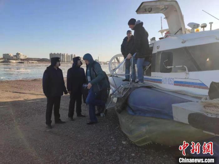 [中国新闻网]“中俄双子城”开通气垫船客货运输 实现“公交化”