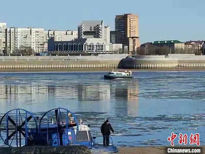[中国新闻网]“中俄双子城”开通气垫船客货运输 实现“公交化”