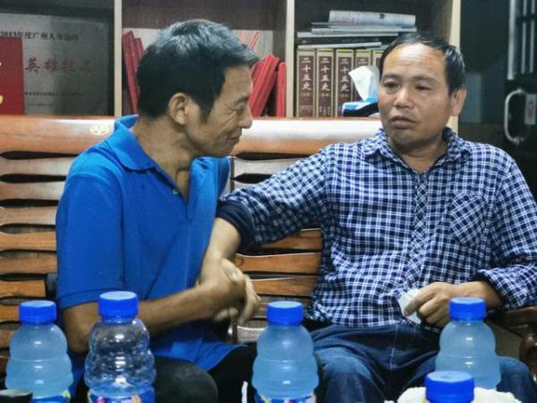 【光明网】露宿者把17700元存款交给志愿者保管，原因让人泪目……