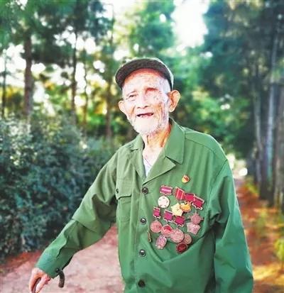【中国军网】百岁老兵陈训杨：一摞军功章背后的“不平凡”人生