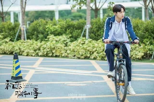 【中国青年网】初恋IP改编成爆款《初恋那件小事》开播大火
