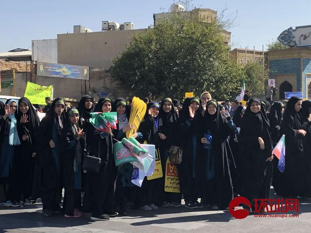 【环球网】伊朗人质事件40周年，群众上街游行反美：随处可见＂打倒美国＂