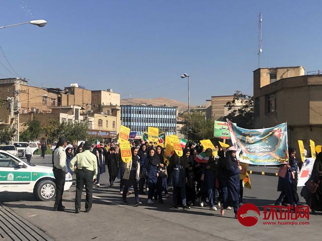 【环球网】伊朗人质事件40周年，群众上街游行反美：随处可见＂打倒美国＂