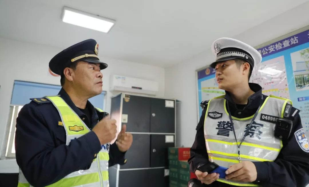 文汇报：进博会倒计时，他们在入沪安检第一关与忙碌的时空共舞……