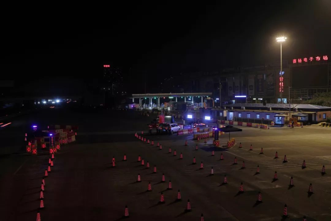 文汇报：进博会倒计时，他们在入沪安检第一关与忙碌的时空共舞……