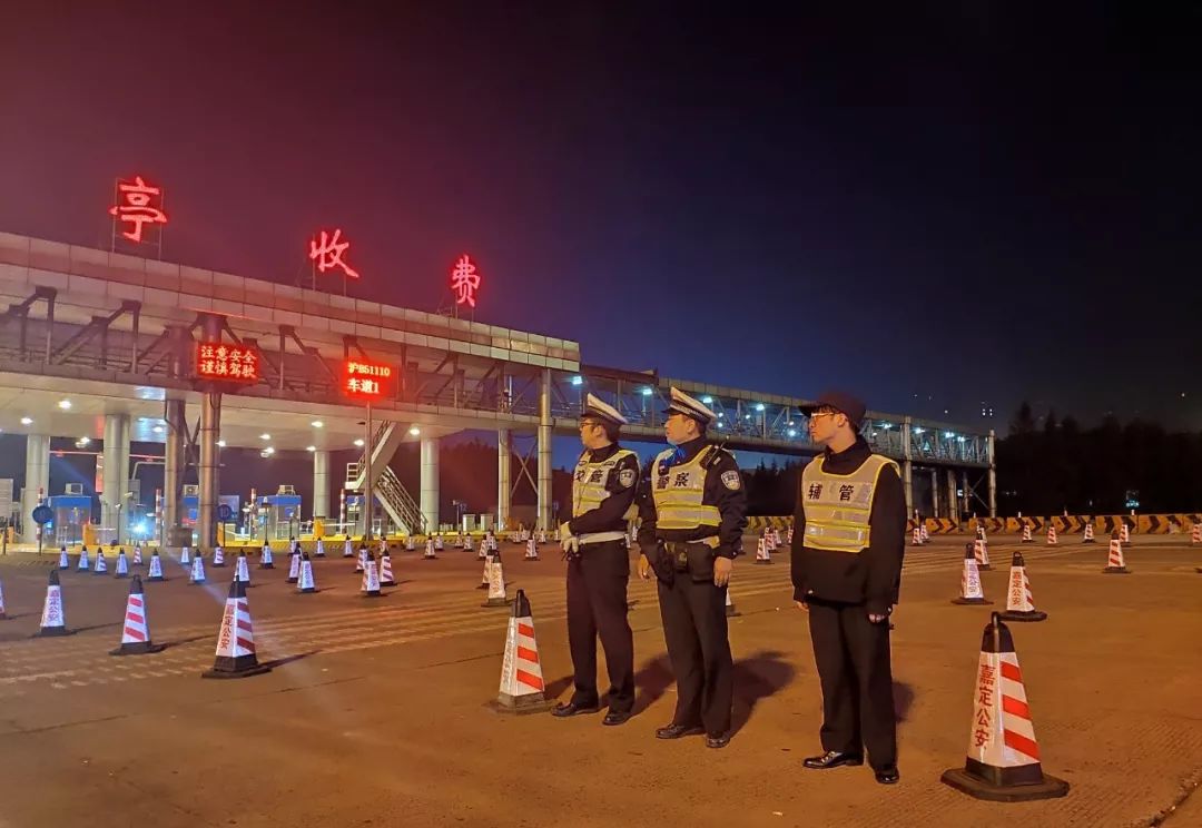 文汇报：进博会倒计时，他们在入沪安检第一关与忙碌的时空共舞……