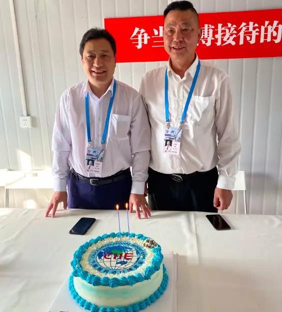 [文汇报]进博会前的生日会，让这两位“进博宝宝”终生难忘