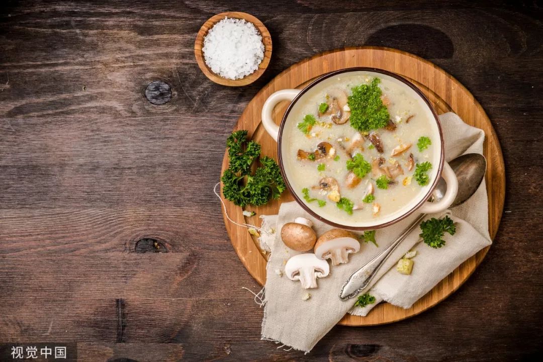 「人民日报」【荐读】吃饭到底能不能喝水？喝汤呢？争这么久，有答案了