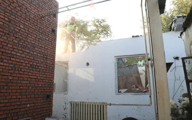 「新京报」打通机电院南门消防通道，三里屯争创无违建街道