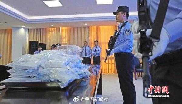 光明网@跨国毒枭夫妇抓捕现场