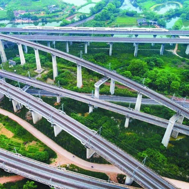 环球网：这些高铁开通后，你回家的时间缩短了一半