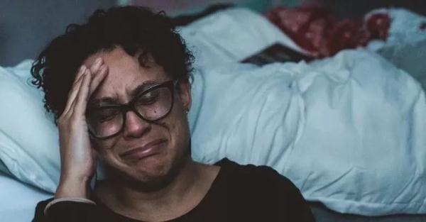 「光明网」成年人的崩溃，到最后只是一句“我没事”