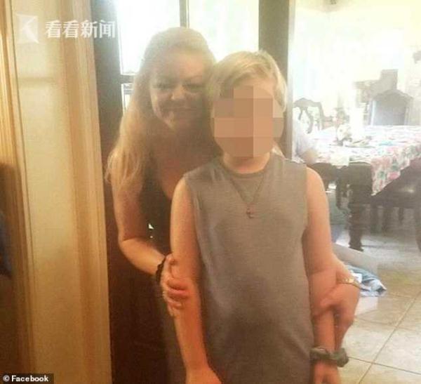 光明网■女子毒瘾发作酒店大堂闹事 挥舞剪刀冲向黑人警察被一枪击毙