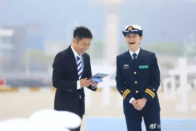 央视网@“我从环球小姐做到驱逐舰舰长”：真正厉害的人，从不一条路走到黑