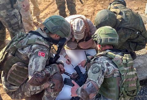 「海外网」土耳其国防部：土俄士兵在叙北部边境进行第二次联合巡逻